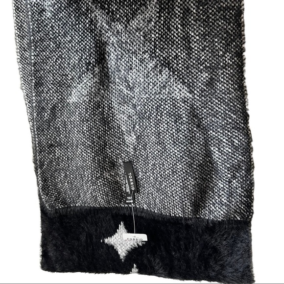 TORRID Oblong Scarf Black Allover Star New with tags.🧣 - Picture 5 of 9